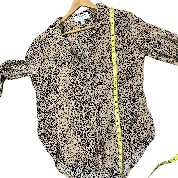 Cloth & Stone Anthropologie 100% Rayon Animal Print Button Blouse Top Sz Medium - Picture 8 of 12
